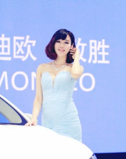 沈阳车展人体彩绘-车展新潮!人体彩绘模特如艺术品般闪耀,与汽车融为一体