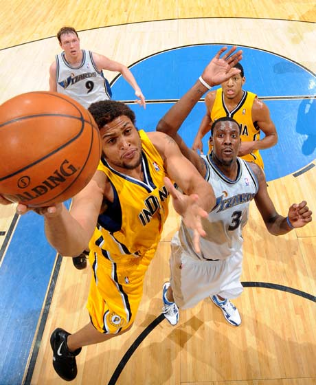 上篮步法_nba 四步上篮规则_上篮走几步定为犯规