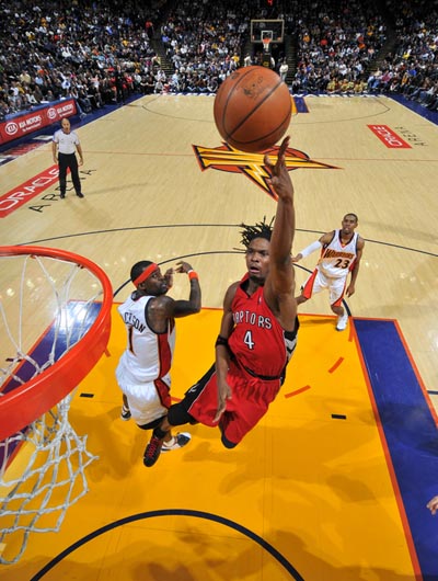 上篮步法_nba 四步上篮规则_上篮走几步定为犯规