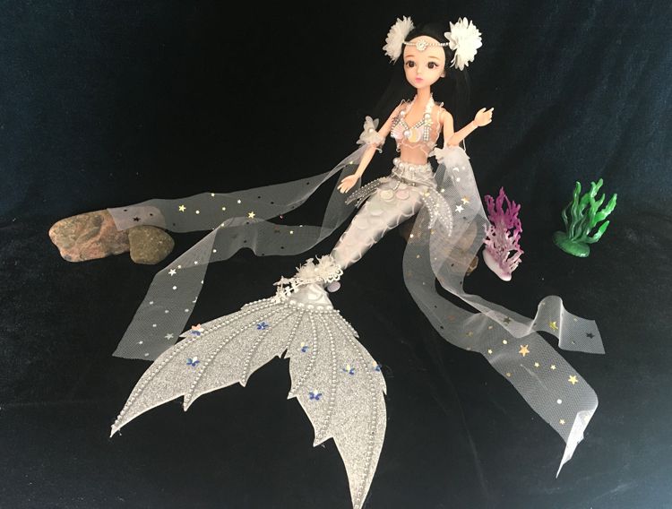 芭比公主之美人鱼大全-探秘芭比公主系列美人鱼世界：碧蓝长发与勇敢冒险的海底乐园
