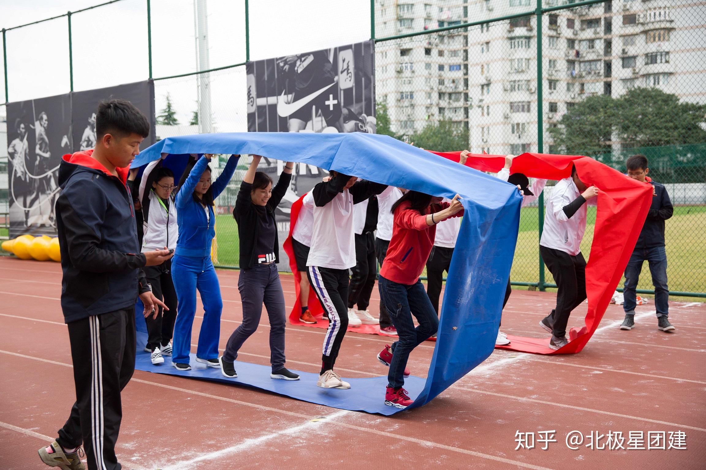 扔球游戏道具:促进团队合作与技能培养的经典工具及其多样性