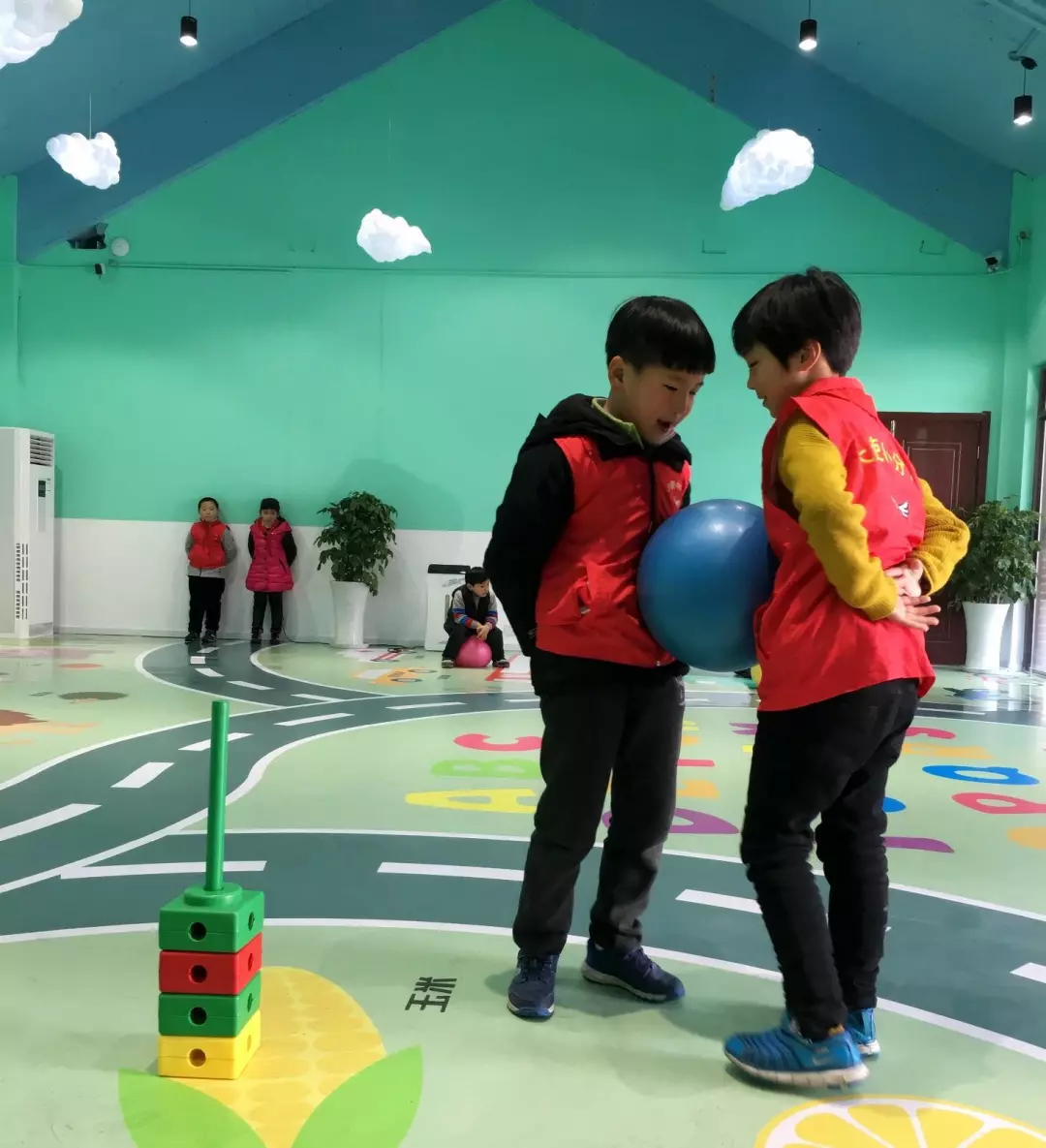 老鹰捉小鸡小游戏_捉小鸡规则游戏老鹰怎么玩_老鹰捉小鸡 游戏规则