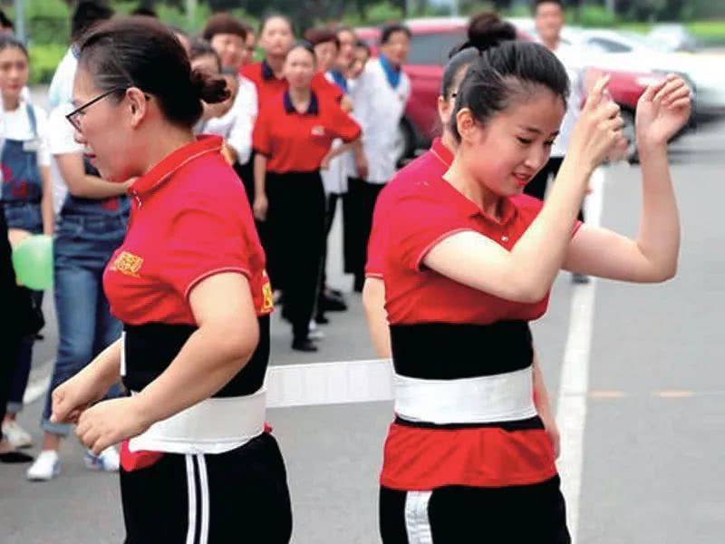 运动小游戏幼儿园_运动小游戏大全_适合运动的小游戏