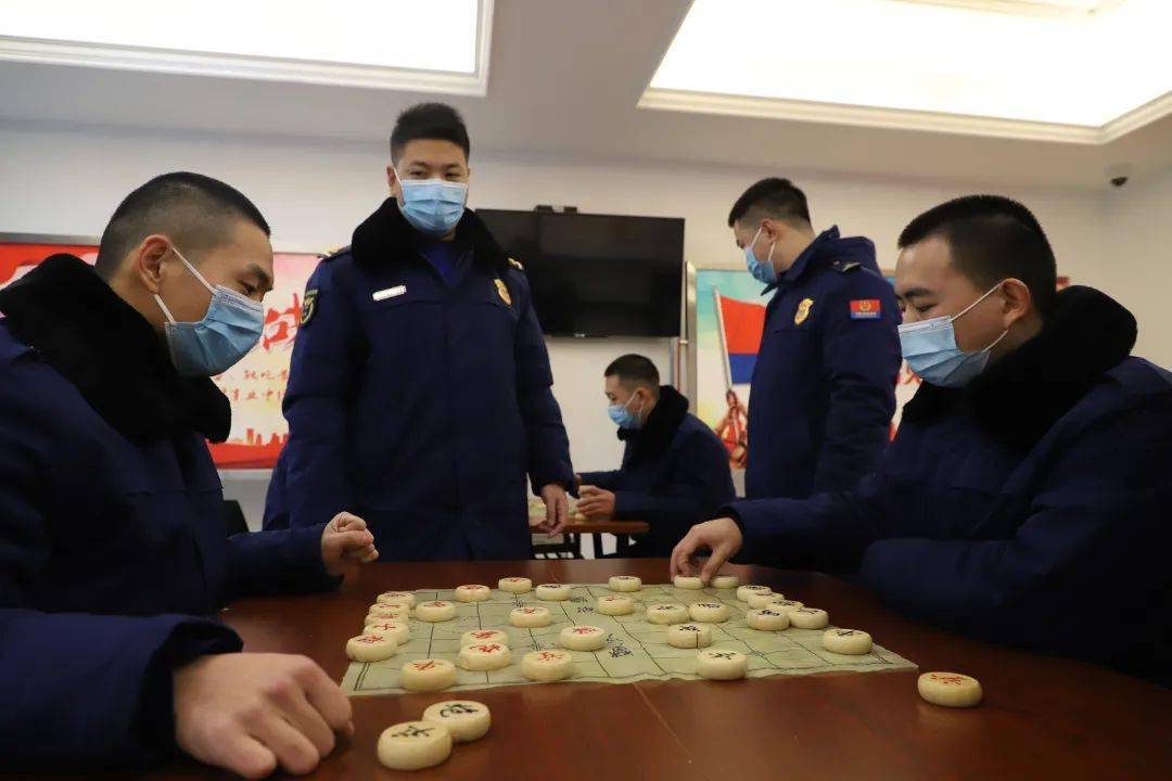 踩报纸游戏比赛规则_踩报纸的游戏规则是什么_踩报纸游戏规则及详解
