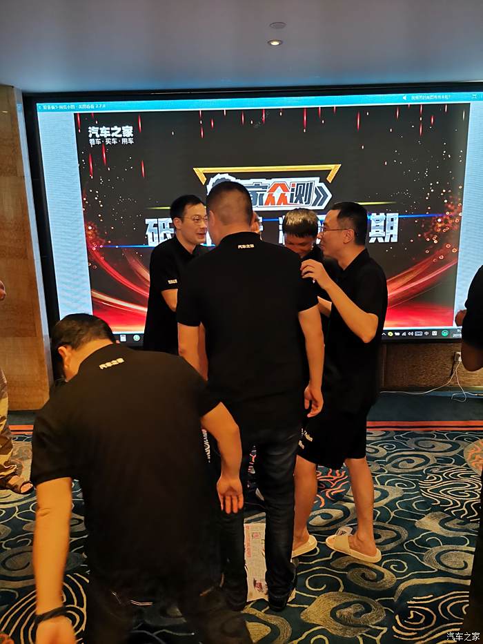 踩报纸游戏比赛规则_踩报纸的游戏规则是什么_踩报纸游戏规则及详解