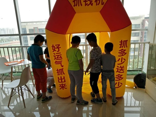 跑男里的指压板很疼吗_跑男指压板真的很痛吗_跑男指压板游戏规则